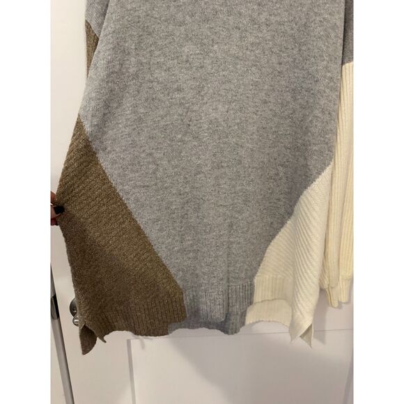 Maurices Sweater – Size Large - Picture 5 of 5